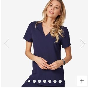Figs 3 Pocket Scrub Top